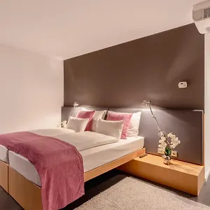 Roomz - Business Design Szálloda Graz